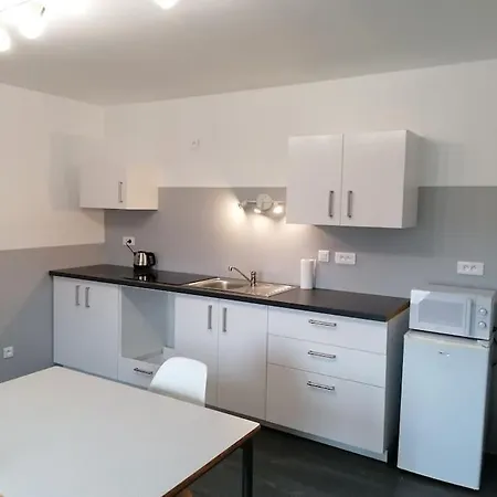 Avec Deux Dans Maison De Village 아파트 Vaillant